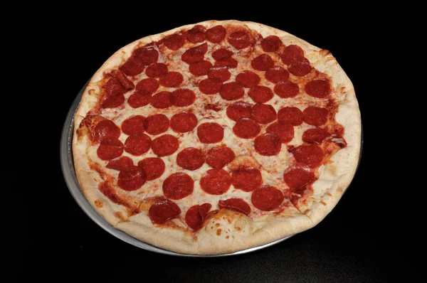 Köstliche Tomatensauce Käse Bedeckt Heißen Und Leckeren Peperoni Pizza Kuchen — Stockfoto