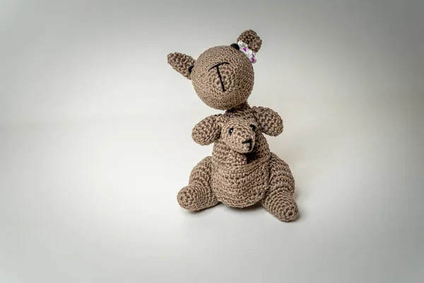 Amigurumi Animales Beige Cuerpo Orejas Cabeza Hecho Casa Piernas Perfil —  Fotos de Stock