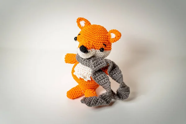 Amigurumi Orange Fox Con Sciarpa — Foto Stock