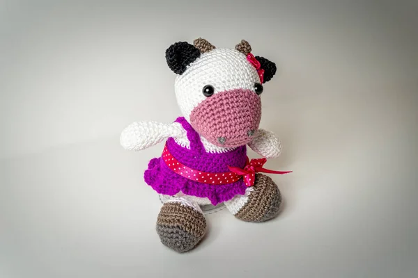 Vaca Amigurumi Com Vestido Rosa — Fotografia de Stock