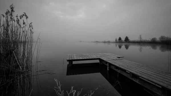 Bela Paisagem Com Lago Manhã — Fotografia de Stock