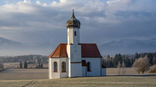 Dağlardaki Kilise — Stok fotoğraf