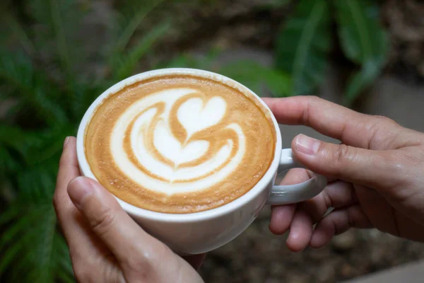 Mano Sosteniendo Una Taza Café —  Fotos de Stock