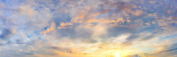 Beau Ciel Couchant Avec Nuages — Photo