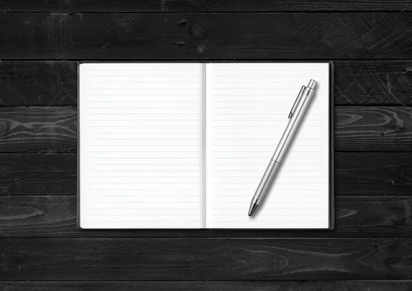 Κενό Ανοικτό Σημειωματάριο Και Παραλλαγή Στυλό Απομονώνονται Μαύρο Φόντο Ξύλο — Φωτογραφία Αρχείου