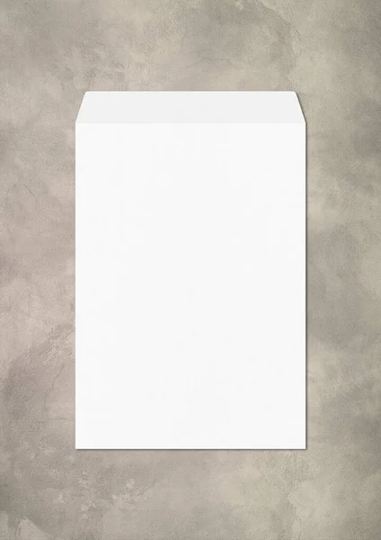 Grote Witte Enveloppe Model Template Geïsoleerd Beton Achtergrond — Stockfoto