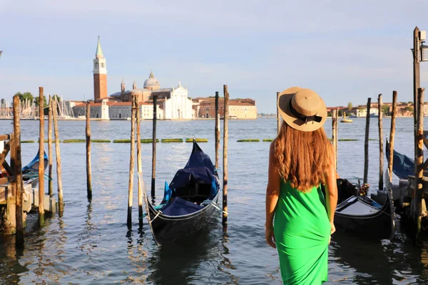 Coucher Soleil Romantique Venise Italie Vue Arrière Jeune Femme Admirant — Photo