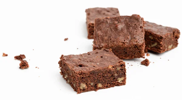 Pedaços Chocolate Cozido Brownie Com Noz Isolada Fundo Branco Sobremesa — Fotografia de Stock