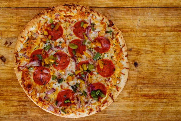 Pizza Met Ham Kaas Tomaten — Stockfoto