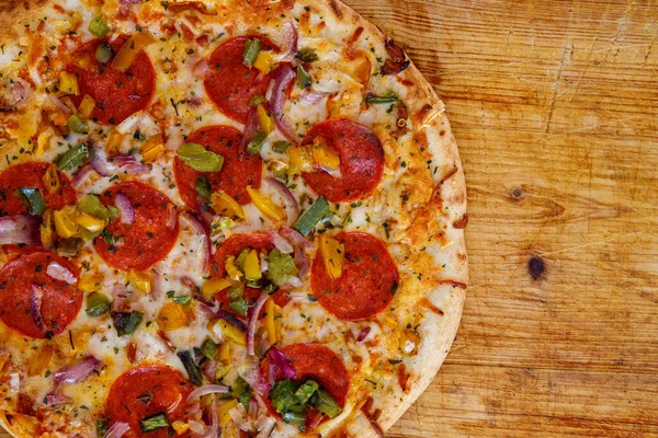 Pizza Con Queso Tomates —  Fotos de Stock