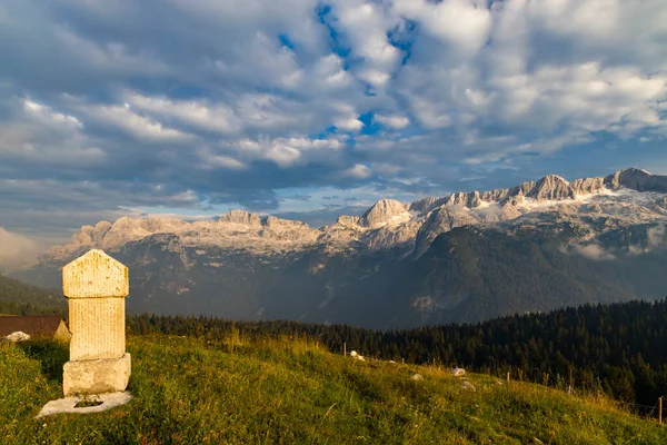 Dolomitas Fronteira Italiana Eslovena Torno Montanha Monte Ursic Com 2541 — Fotografia de Stock