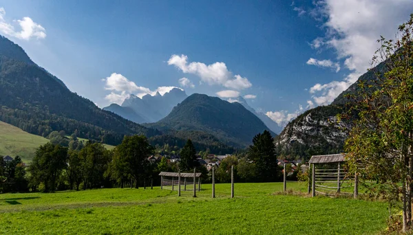 Hermoso Paisaje Con Una Montaña Lago —  Fotos de Stock