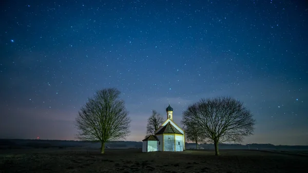 Vacker Nattutsikt Över Kyrkan — Stockfoto