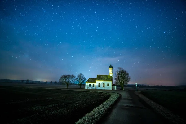 Vacker Nattutsikt Över Kyrkan — Stockfoto