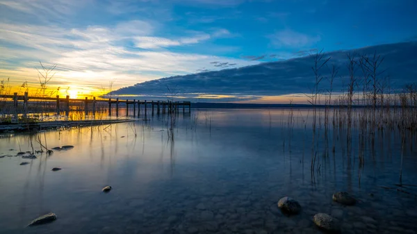 Прекрасний Захід Сонця Над Озером — стокове фото