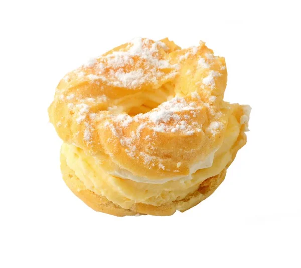 Słodkie Ciasto Pieczone Kształcie Wieńca Bitą Śmietaną Waniliową Posypane Cukrem — Zdjęcie stockowe