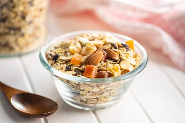 Schnabelzerealien Schüssel Gesundes Müsli Mit Haferflocken Nüssen Und Rosinen Auf — Stockfoto