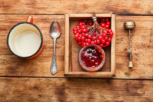 Glas Mit Marmelade Und Frischen Viburnum Beeren — Stockfoto