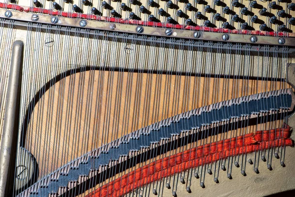 Крупный План Деревянного Пианино — стоковое фото