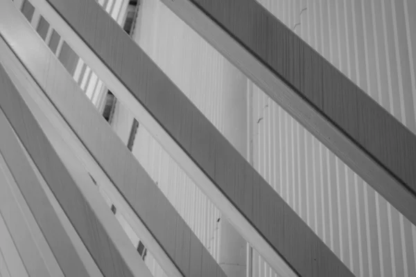 Closeup Λευκό Πρόσοψη Κτίριο Blur Χάλυβα Επένδυση Κυματοειδές Μεταλλικό Φύλλο — Φωτογραφία Αρχείου