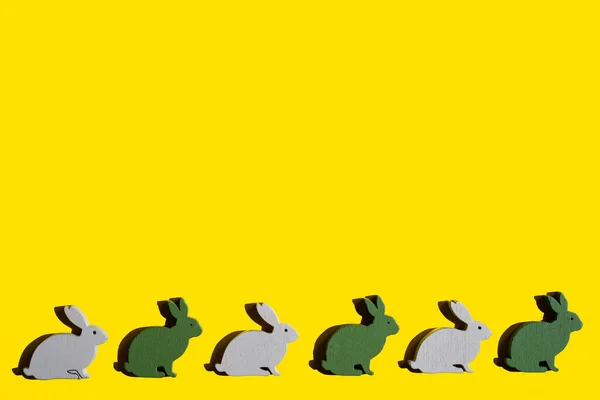 Пасхальный Кролик Кролик Желтом Фоне — стоковое фото