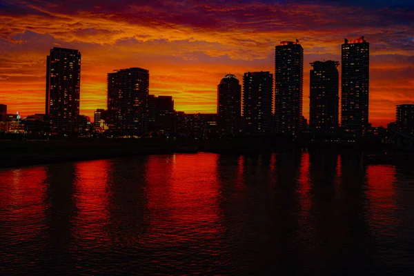 みなとみらいアパートメントグループと夕暮れ 撮影場所 神奈川県横浜市 — ストック写真