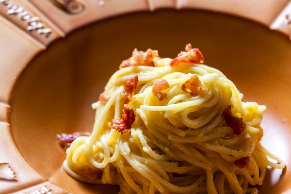 Makaron Carbonara Boczkiem Jajkiem Serem Parmezanowym — Zdjęcie stockowe