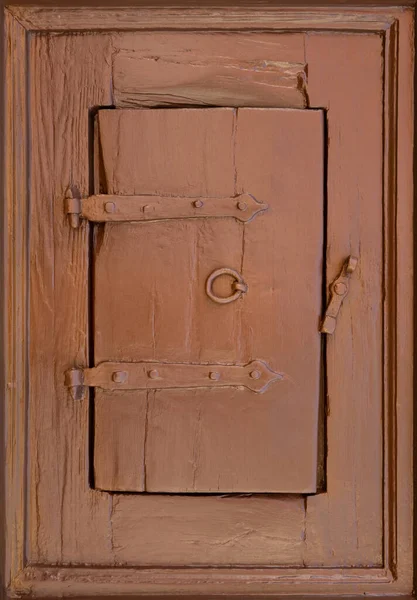 Маленькая Старая Сельская Дверь Густо Покрашенная Коричневой Краской Фурнитурой Раме — стоковое фото