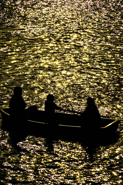 Spiegelbild Des Abends Und Der Silhouette Des Ruderbootes Drehort Großraum — Stockfoto
