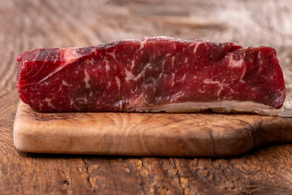 Nyers Steak Olívaolajfán — Stock Fotó