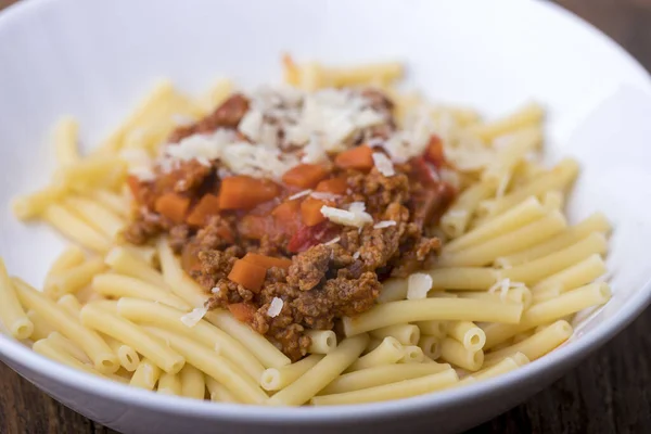 Pastas Italianas Con Salsa Boloñesa Queso Parmesano — Foto de Stock