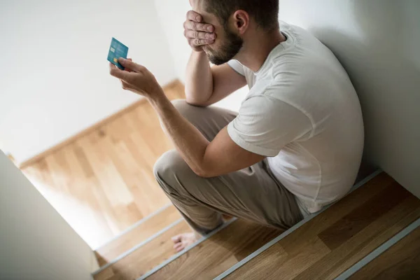 Jovem Deprimido Casa Preocupado Com Finanças — Fotografia de Stock