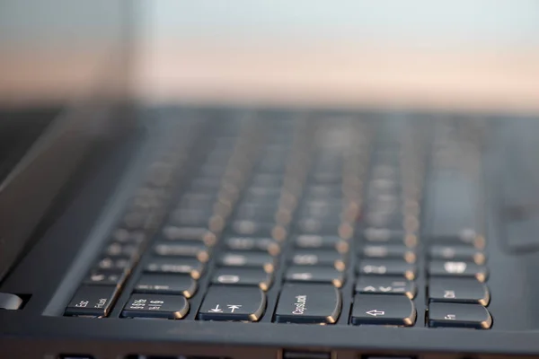 Primer Plano Del Teclado Portátil Con Fondo Blanco —  Fotos de Stock