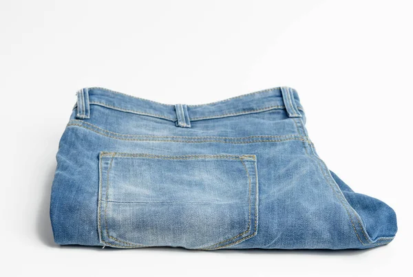 Gevouwen Blauwe Heren Jeans Een Witte Achtergrond Bovenaanzicht — Stockfoto