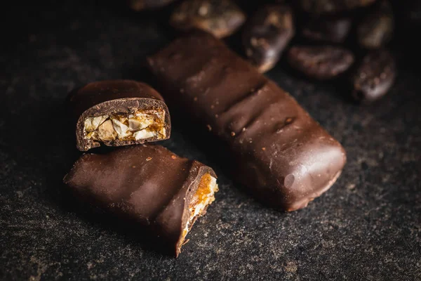Шоколадные Какао Куски Черном Фоне — стоковое фото