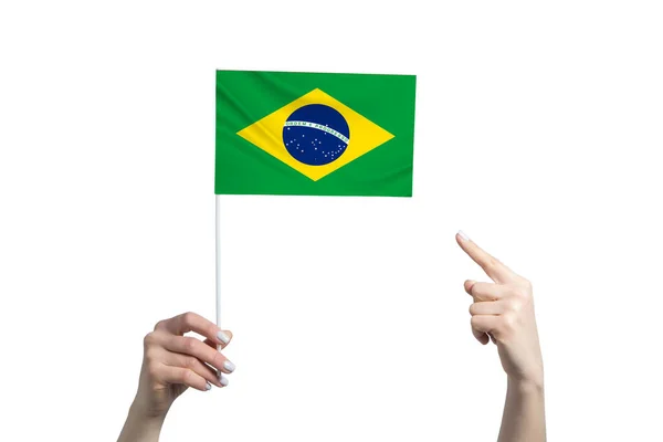 Una Hermosa Mano Femenina Sostiene Una Bandera Brasil Que Muestra — Foto de Stock