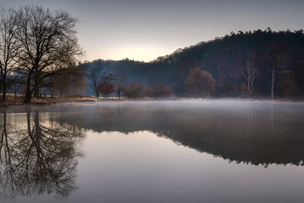 Beau Paysage Avec Une Rivière Lac Arrière Plan — Photo