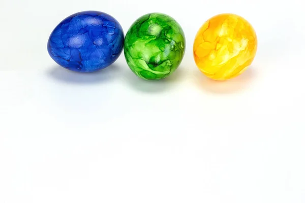 Huevos Pascua Coloridos Pintados Aislados Sobre Fondo Blanco Niños Pintan —  Fotos de Stock