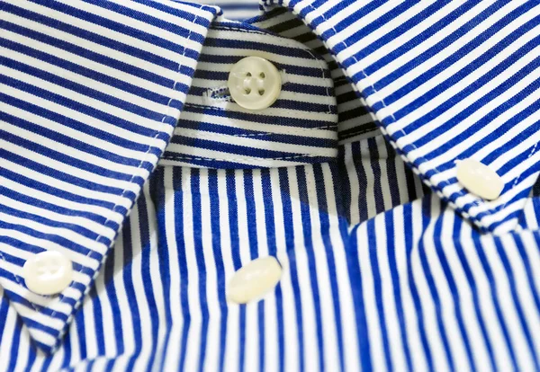 Een Blauw Gestreept Shirt Met Een Knoopkraag Formele Kleding Voor — Stockfoto