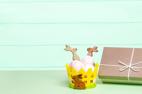 Modelo Cartão Feliz Páscoa Saudação Composição Decorativa Cesta Com Ovos — Fotografia de Stock