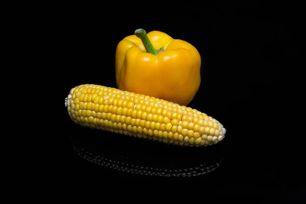 Žlutá Kukuřice Černém Pozadí — Stock fotografie