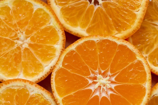 Hintergrund Von Frischen Und Saftigen Mandarinenscheiben Oder Mandarinenfrüchten Makro Geringe — Stockfoto