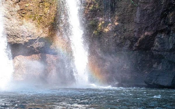 Regnbågsvattenfall Haew Suwat Waterfall Khao Yai Nationalpark Thailand — Stockfoto