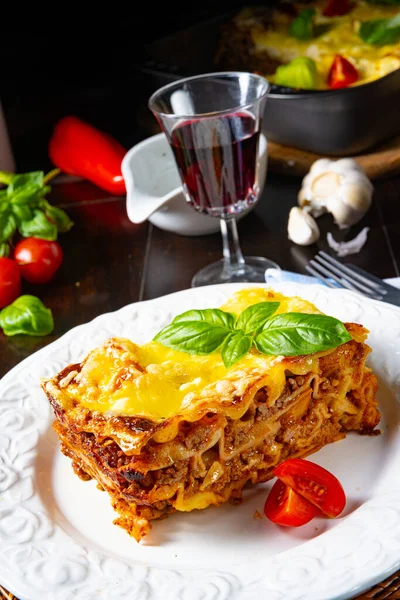 Leckere Lasagne Mit Hühnchen Und Gemüse — Stockfoto