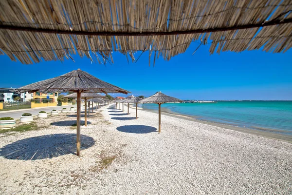 Playa Guijarros Sombrillas Vista Isla Vir Dalmacia Región Croacia — Foto de Stock