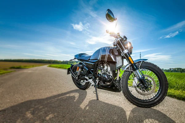 Motocicleta Uma Moto Ensolarada Estrada Equitação Copyspace Para Seu Texto — Fotografia de Stock
