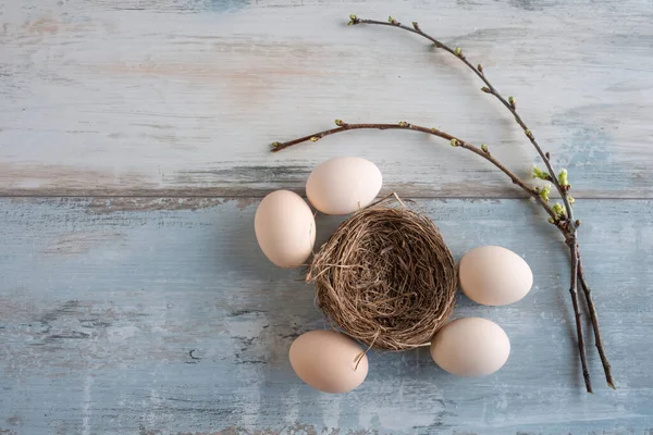 Œufs Pâques Sur Bois Vintage Gris Oeufs Couleur Naturelle Avec — Photo