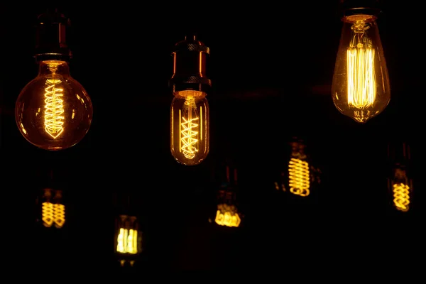 Кілька Особливо Яскравих Ламп Темному Фоні — стокове фото