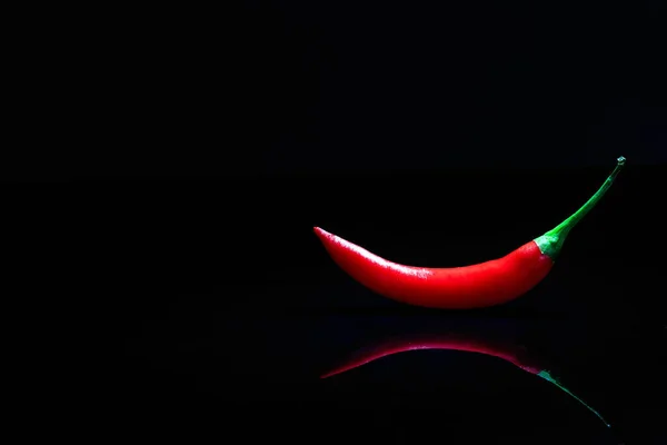 Rode Chili Peper Zwarte Achtergrond — Stockfoto