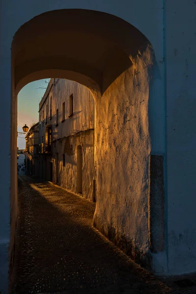 Fotoğraf Akşam Güneşinde Bir Kapı Gösteriyor Konsept Olarak Kullanılabilir — Stok fotoğraf